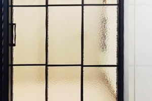 분당 수내동 모던 거실, 초슬림 3연동 중문과 망입금사유리로 완성한 인테리어 후기