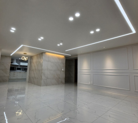오산 아파트 인테리어: 폴리싱 타일로 완성한 세련된 거실 리모델링
